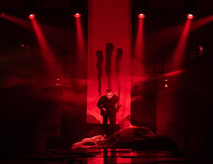 Ilgai lauktas spektaklis „Makbetas“ sugrįžta rugpjūtį – Juozo Miltinio dramos teatras pradeda naujo sezono bilietų prekybą
